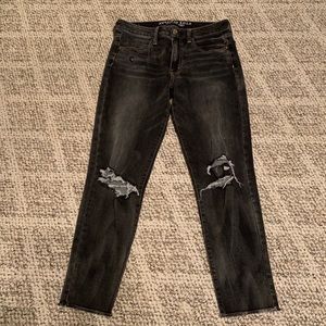 AE size 8 distressed high-waisted cropped jeggings
